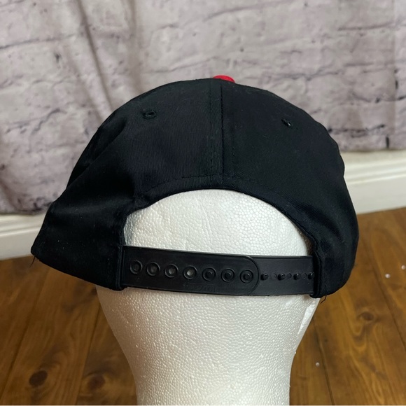 Vintage Yupoong black and red Garth Brooks SnapBack baseball cap - Picture 3 of 5